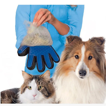 Ce gant que l'animal aimes temps enlève les cheveux et poiles tout en brossant et donne un massage que l animal aimes aussi.
