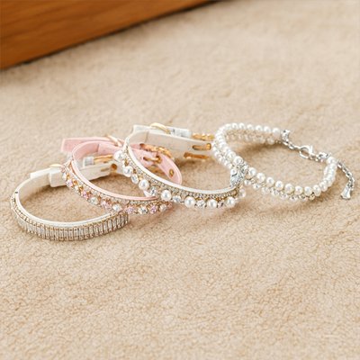 Collier Chien Plusieurs modèles disponibles allant du sobre au luxueux avec pierres centrales décoratives