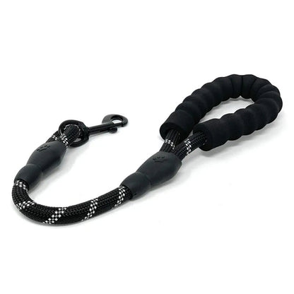 Laisse petite pour l'entrainement et confortable pour vous a la main et pour bien garde notre chien proche de nous. - WOOF TOUT