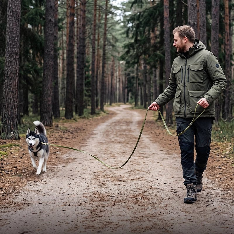 Longe pour Chien permet d'adapter la distance entre le maître et le chien selon les besoins de la promenade ou de l'entraînement