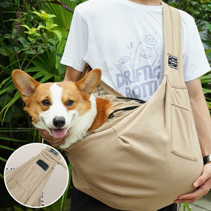 Sac de transport pour chien maintient l'animal à l'intérieur tout en permettant sa tête de sortir observer l'environnement