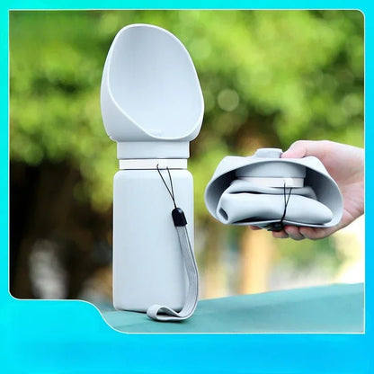 Une belle petite bouteille d'eau avec son bec pour chien facile a transporter . - WOOF TOUT